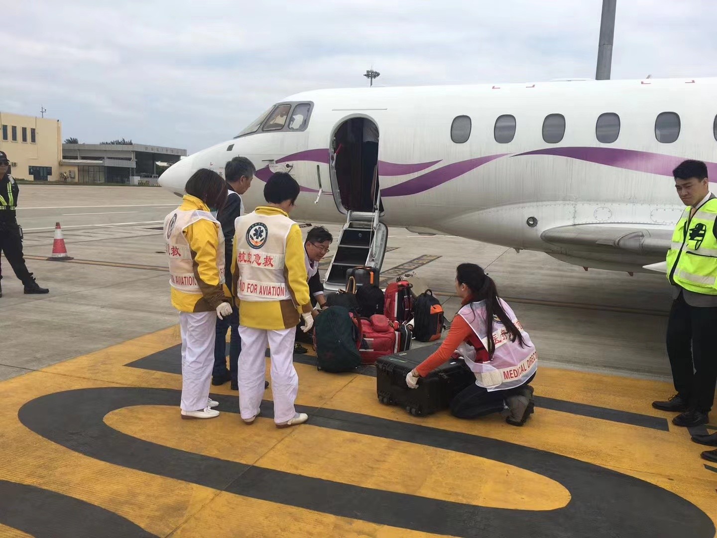 葫芦岛香港出入境救护车出租